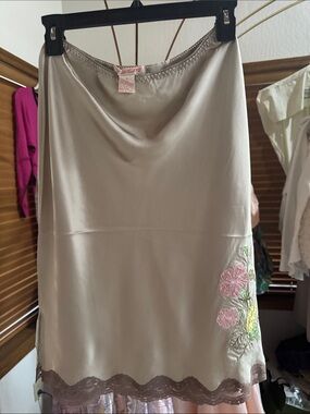 Gold Hawk Silk Luxurious Skirt, Light Silvery Grey Embroidered, NWT, $220MSRP